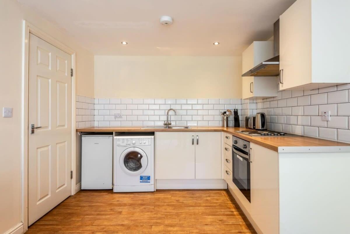 Bright 1 Bedroom Budget Flat In Central Pontefract Zewnętrze zdjęcie